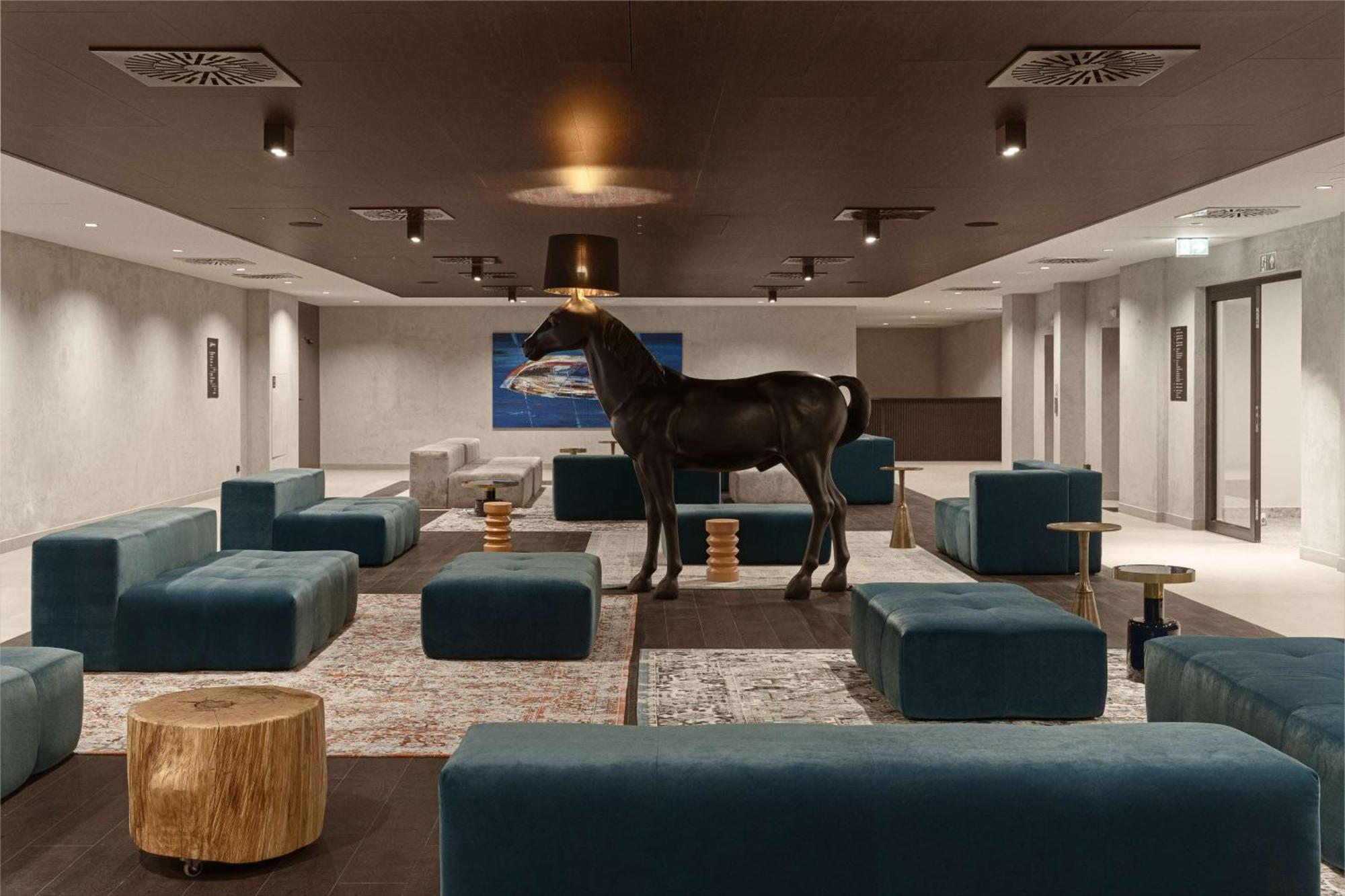 Radisson Blu Resort & Conference Center, Ostroda Mazury Luaran gambar The interior of the new terminal