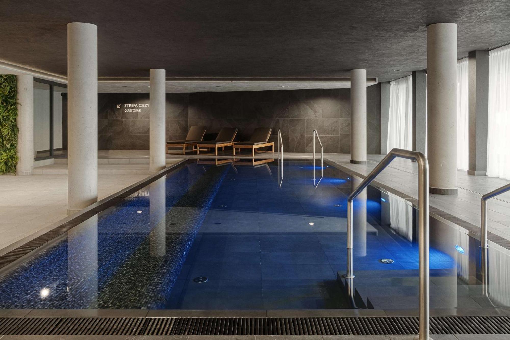 Radisson Blu Resort & Conference Center, Ostroda Mazury Luaran gambar The swimming pool at the hotel